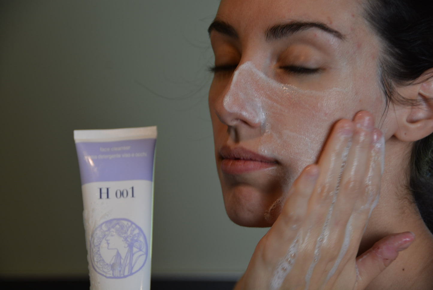 H 001 CREMA DETERGENTE VISO E OCCHI 100 ml