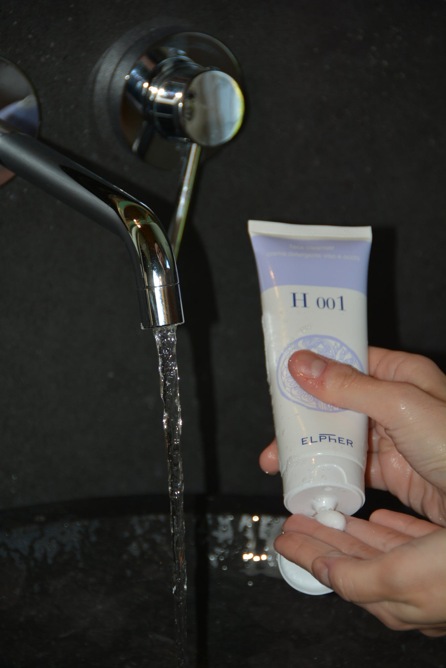 H 001 CREMA DETERGENTE VISO E OCCHI 100 ml